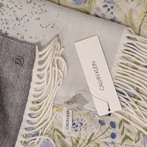 Scarf - Picture 3 of 5